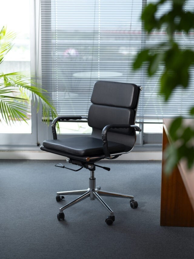 features should look for while purchasing an office chair